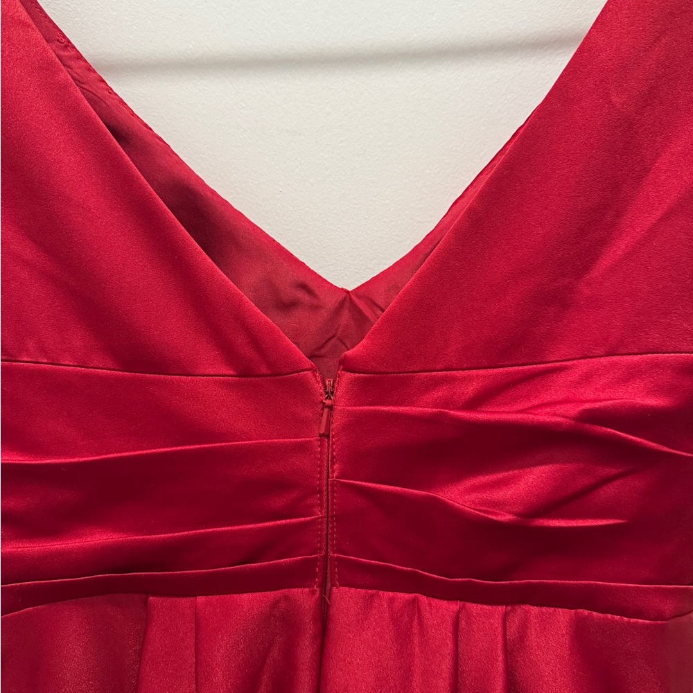 Red Floor Length Ball Gown Size 0 David’s Bridal - Picture 7 of 12